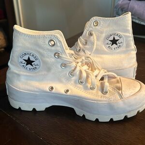 Womens adorable Chuck Taylor’s size 6 normal wear a few scuffs